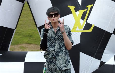 Kris Wu: Chinese pop star detained in Beijing over rape .
